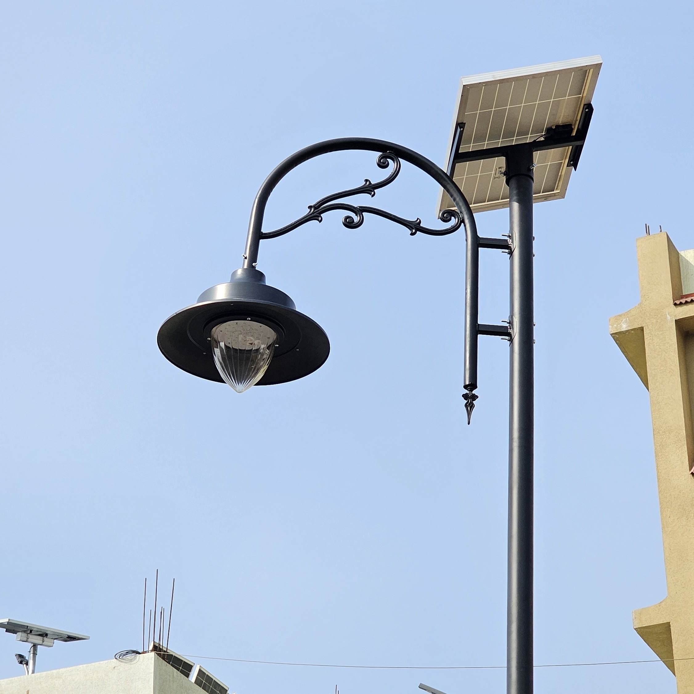 18W Decorative Solar Street Light with Lantern Head